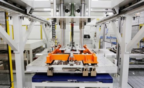 愛馳汽車全資投入電池包工廠, 三明治 結構電池包重磅下線